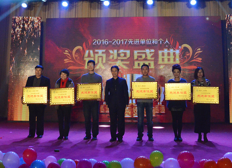 1-1 先进工作者.jpg